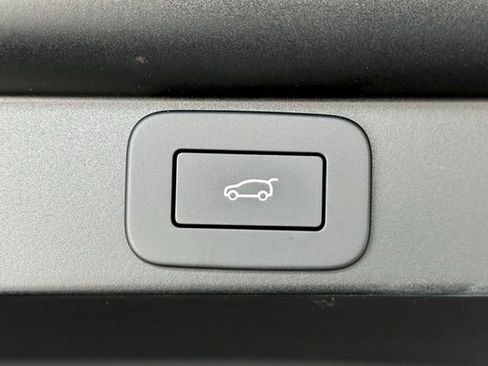 New 2026 Land Rover Range Rover Long Wheelbase SE AWD/4WD image 18