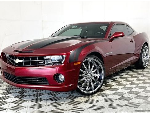 Used 2010 Chevrolet Camaro SS w/ RS Package image 2