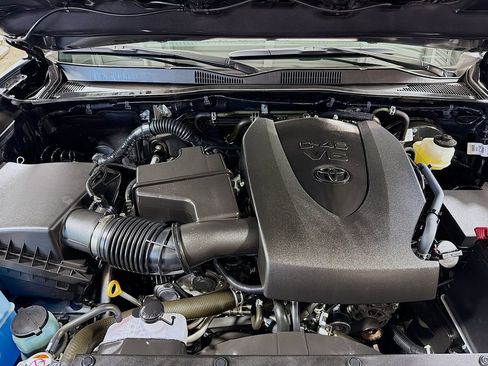 Used 2023 Toyota Tacoma SR AWD/4WD image 28
