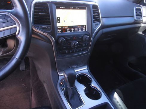 Used 2018 Jeep Grand Cherokee Altitude image 18