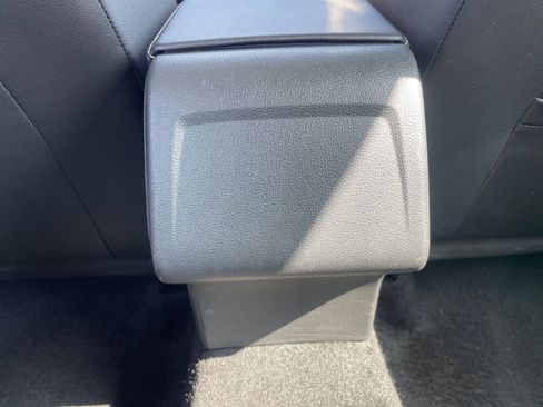 Used 2025 Volkswagen Jetta SE image 24