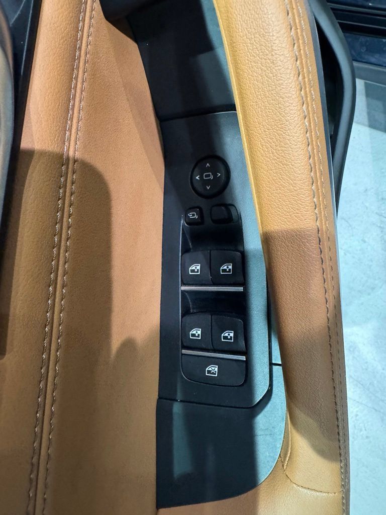 Used 2025 BMW X6 xDrive40i AWD/4WD image 13