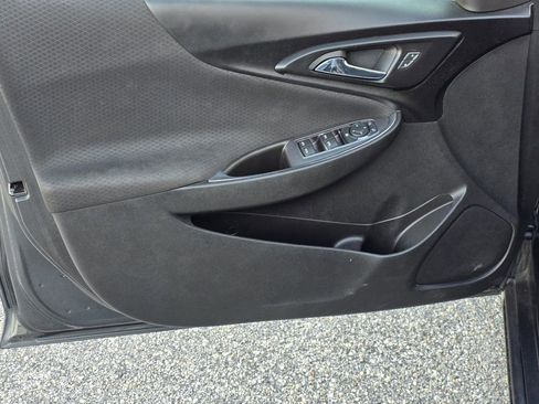 Used 2017 Chevrolet Malibu LT image 25