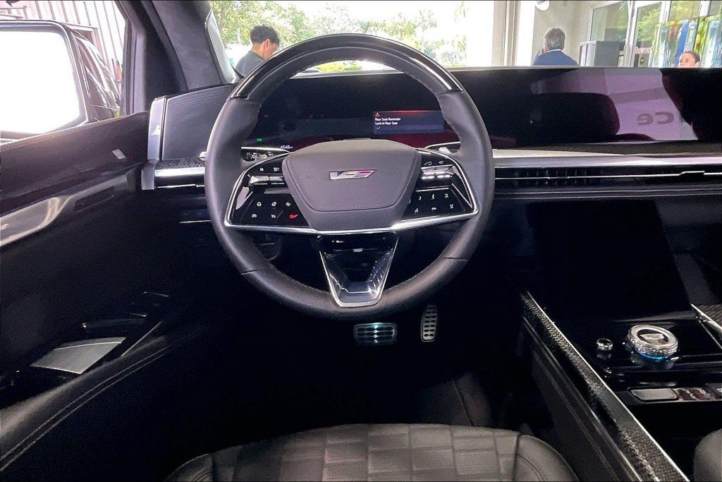 Used 2026 Cadillac Escalade ESV V AWD/4WD image 5