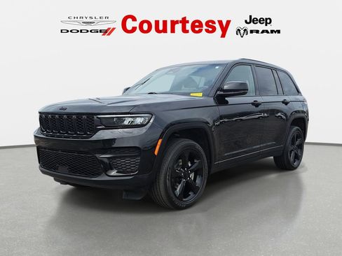 Certified 2024 Jeep Grand Cherokee Altitude AWD/4WD image 9