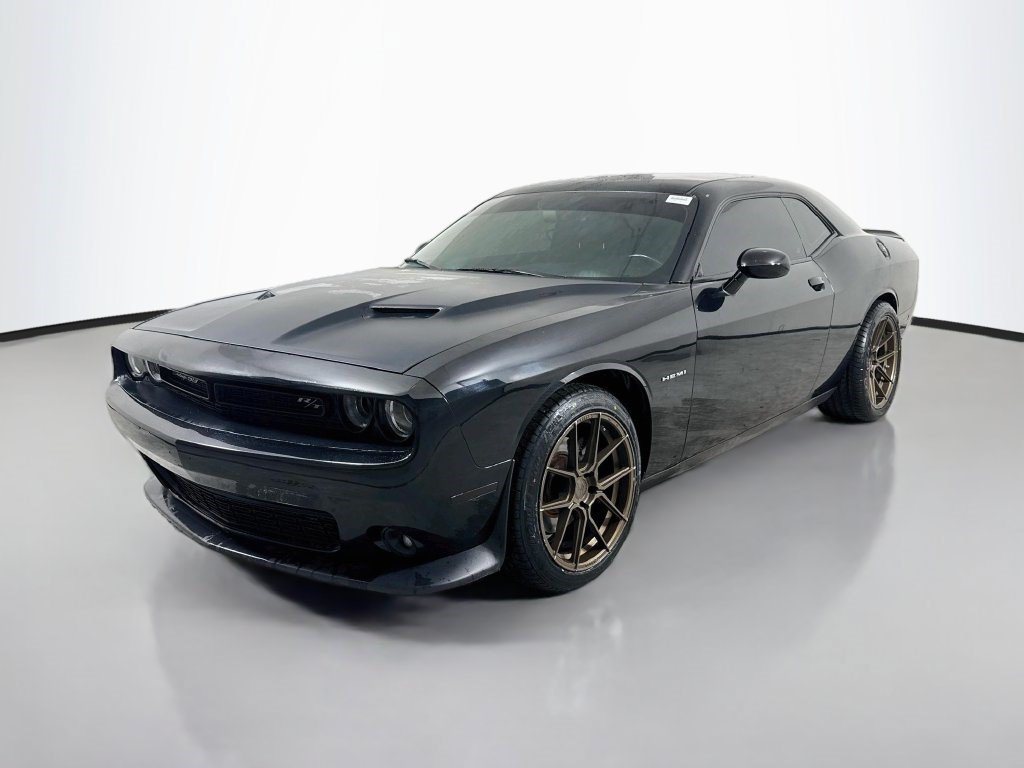 Used 2020 Dodge Challenger R/T RWD image 4