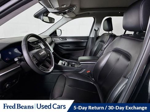 Used 2023 Jeep Grand Cherokee Limited image 24