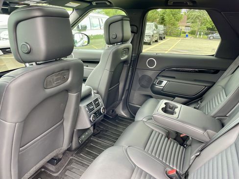 Used 2025 Land Rover Discovery S AWD/4WD image 30