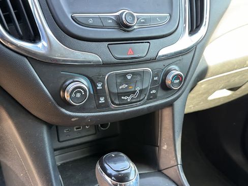 Used 2021 Chevrolet Equinox LT AWD/4WD image 13