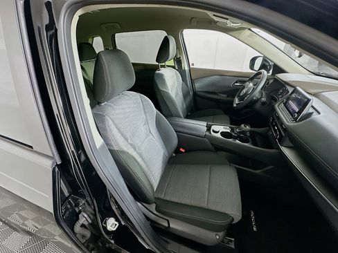 Used 2023 Nissan Rogue SV image 29