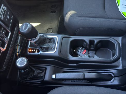Used 2023 Jeep Gladiator Sport AWD/4WD image 25