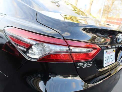 Used 2021 Toyota Camry XLE image 15