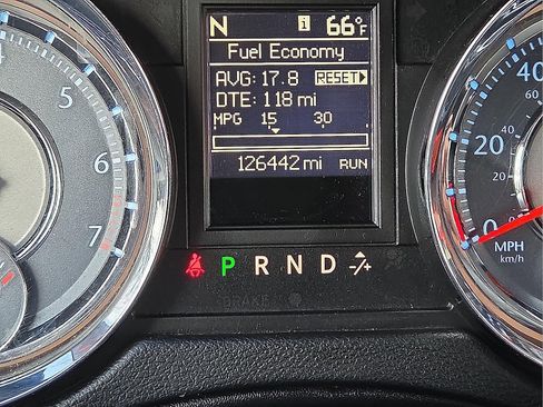 Used 2015 Chrysler Town & Country Touring image 23