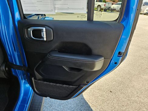 Used 2023 Jeep Wrangler Unlimited Sahara w/ Cold Weather Group AWD/4WD image 28