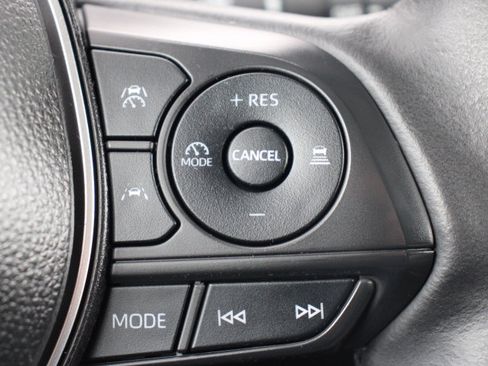 Certified 2024 Toyota Corolla Cross XLE image 25