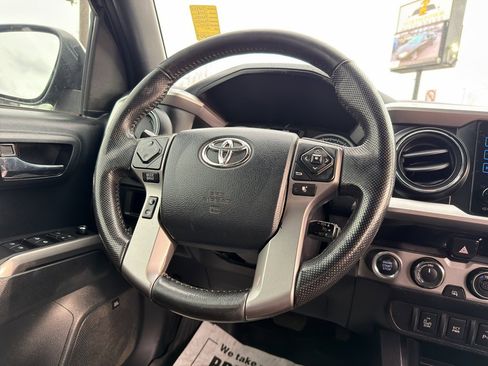 Used 2016 Toyota Tacoma Limited image 20