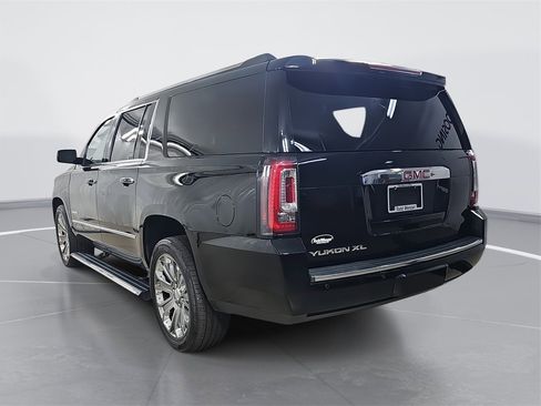 Used 2016 GMC Yukon XL Denali image 6