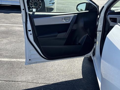 Used 2015 Toyota Corolla LE image 17