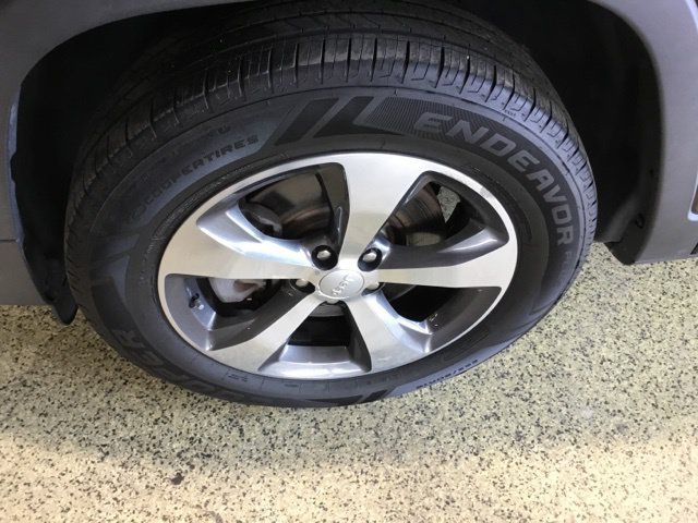 Used 2019 Jeep Cherokee Limited AWD/4WD image 10