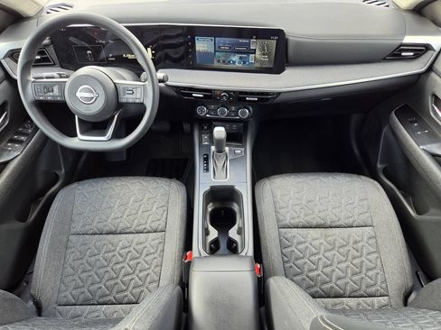 Used 2025 Nissan Kicks SV FWD image 12