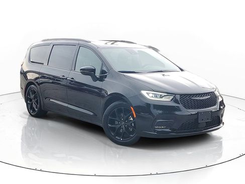 Used 2026 Chrysler Pacifica Limited w/ S Appearance Package FWD image 1