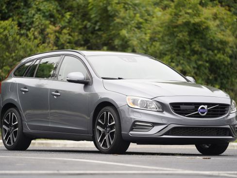 Used 2018 Volvo V60 T5 Dynamic w/ Vision Package FWD image 44
