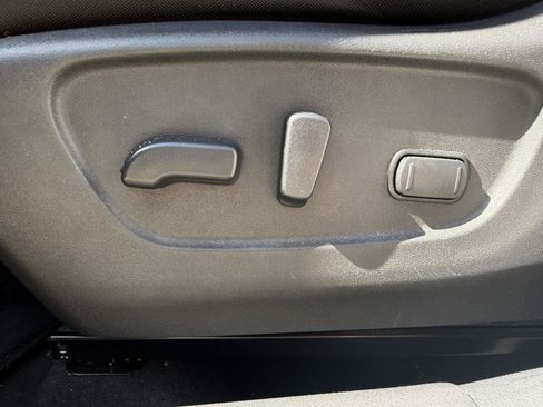 Used 2018 Nissan Rogue SV AWD/4WD image 7
