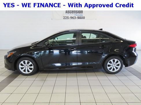 Used 2024 Toyota Corolla LE image 3