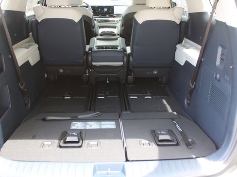 New 2026 Kia Carnival EX image 13