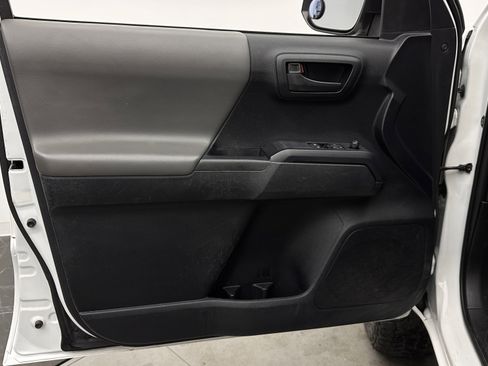 Used 2020 Toyota Tacoma SR image 11