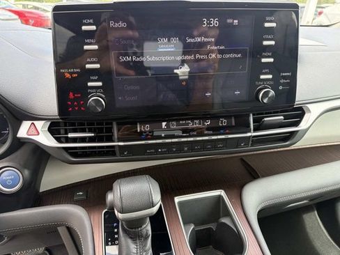Used 2021 Toyota Sienna XLE FWD image 23