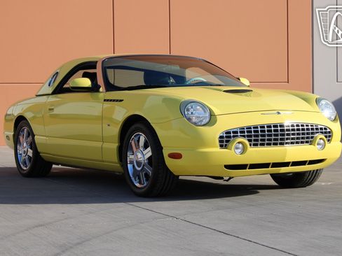 Used 2004 Ford Thunderbird image 4