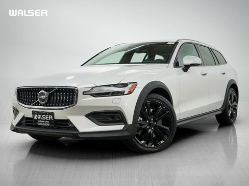 Used 2025 Volvo V60 B5 Cross Country Plus AWD/4WD image 1