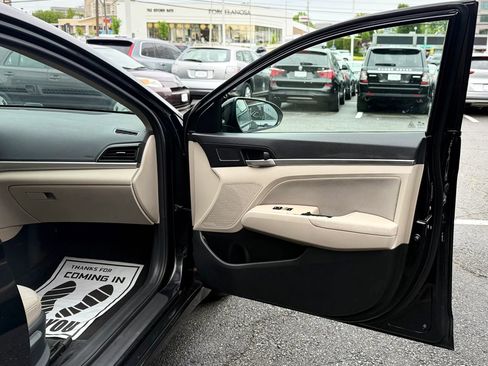 Used 2019 Hyundai Elantra SEL FWD image 30