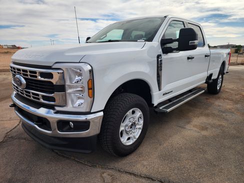 Used 2025 Ford F250 XLT AWD/4WD image 3