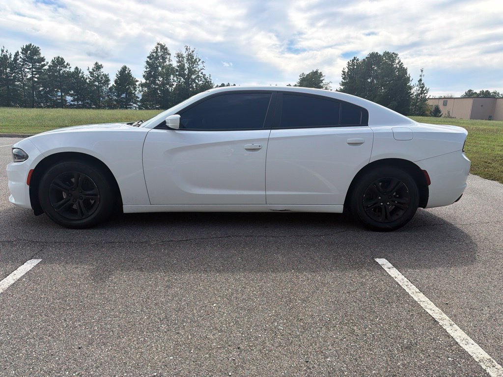 Used 2020 Dodge Charger SXT w/ Leather Interior Group RWD image 4