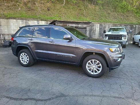 Used 2021 Jeep Grand Cherokee Laredo w/ Security & Convenience Group AWD/4WD image 5