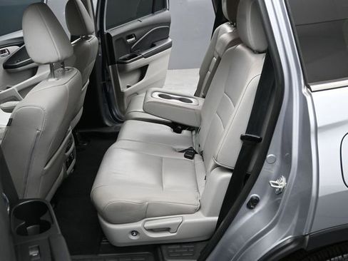Used 2019 Honda Pilot Touring image 17