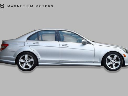 Used 2011 Mercedes-Benz C 300 4MATIC Sedan image 3