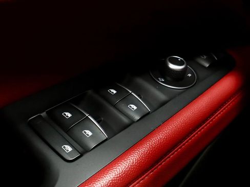 Used 2019 Alfa Romeo Stelvio AWD image 31