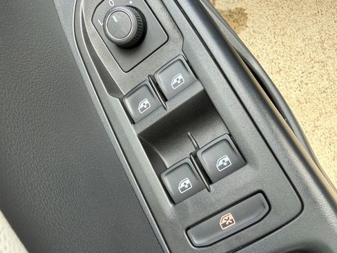Certified 2025 Volkswagen Taos S FWD image 23
