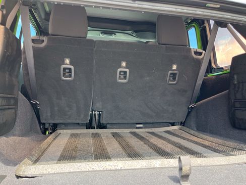 Used 2018 Jeep Wrangler Unlimited Sport S AWD/4WD image 7