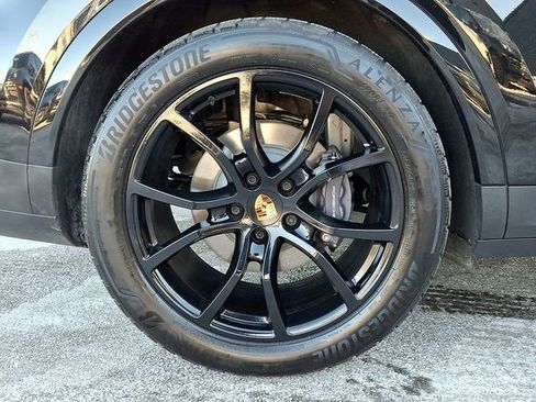 Certified 2025 Porsche Cayenne image 13