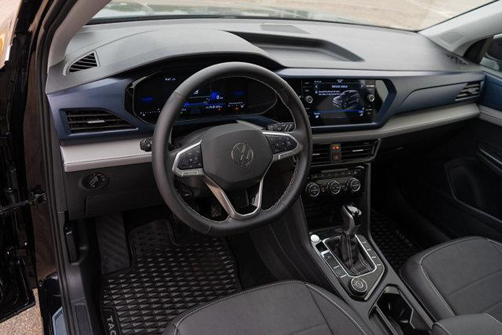 Certified 2024 Volkswagen Taos SE w/ Panoramic Sunroof Package AWD/4WD image 11
