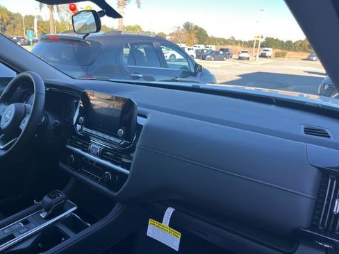 New 2025 Nissan Pathfinder SV image 20