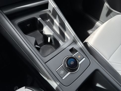 Used 2025 Volkswagen Tiguan SE image 15