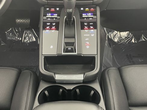 Certified 2026 Porsche Macan AWD/4WD image 20