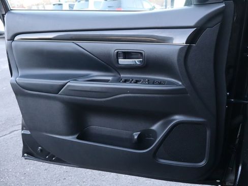 Used 2019 Mitsubishi Outlander SE image 20