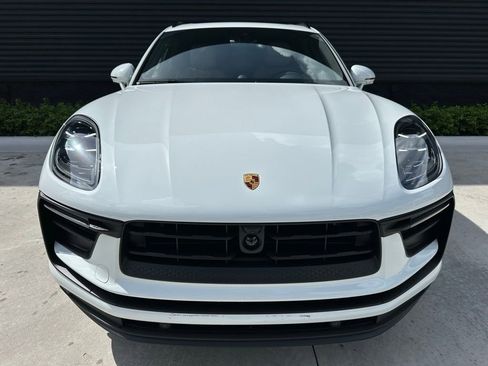 Certified 2025 Porsche Macan image 7