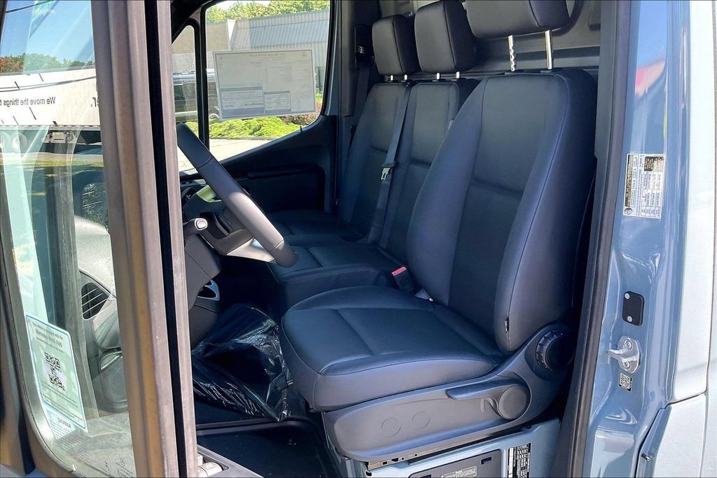New 2026 Mercedes-Benz Sprinter 2500 image 9